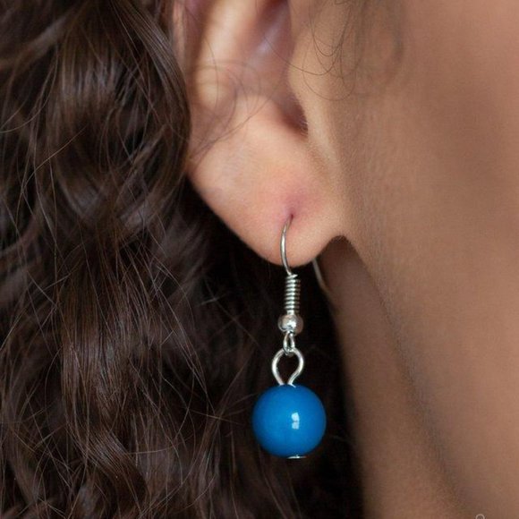 The Partygoer Blue Necklace - Picture 2 of 2